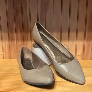 Life Stride soft system light brown pointed toe flat size 10